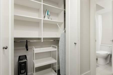 Bright New 1 Bedroom Private Secondary Basement Suite North Vancouver Zewnętrze zdjęcie