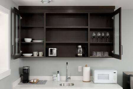 Bright New 1 Bedroom Private Secondary Basement Suite North Vancouver Zewnętrze zdjęcie
