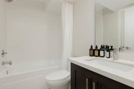 Bright New 1 Bedroom Private Secondary Basement Suite North Vancouver Zewnętrze zdjęcie
