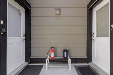 Bright New 1 Bedroom Private Secondary Basement Suite North Vancouver Zewnętrze zdjęcie
