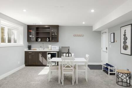 Bright New 1 Bedroom Private Secondary Basement Suite North Vancouver Zewnętrze zdjęcie
